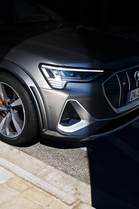Deatilansicht seitliche Front Audi e-tron S
